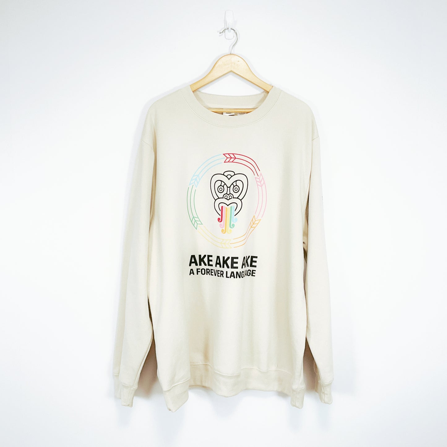 Māori Language Commission - Long Sleeve Crew Sweatshirt (Unisex)