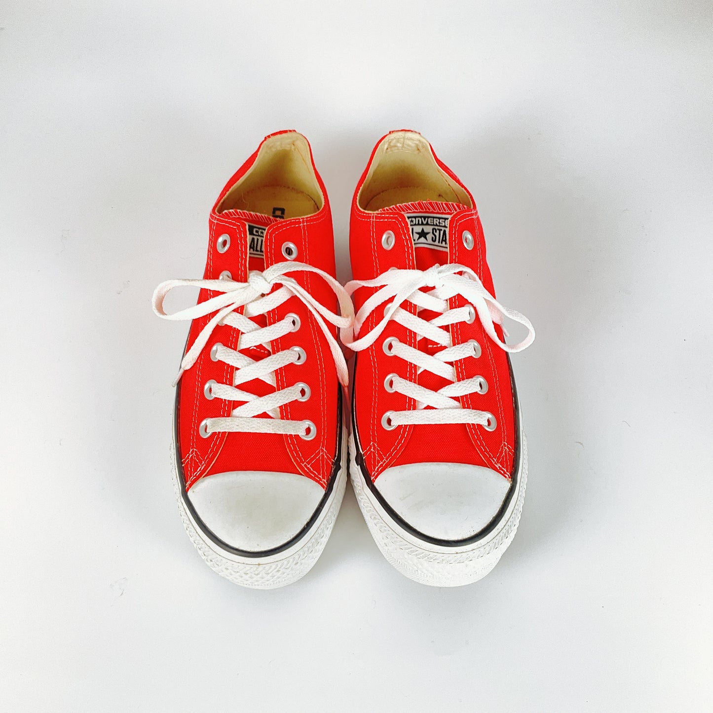 CONVERSE ALL STAR Chuck Taylor Low Top Sneakers in Red (Unisex)