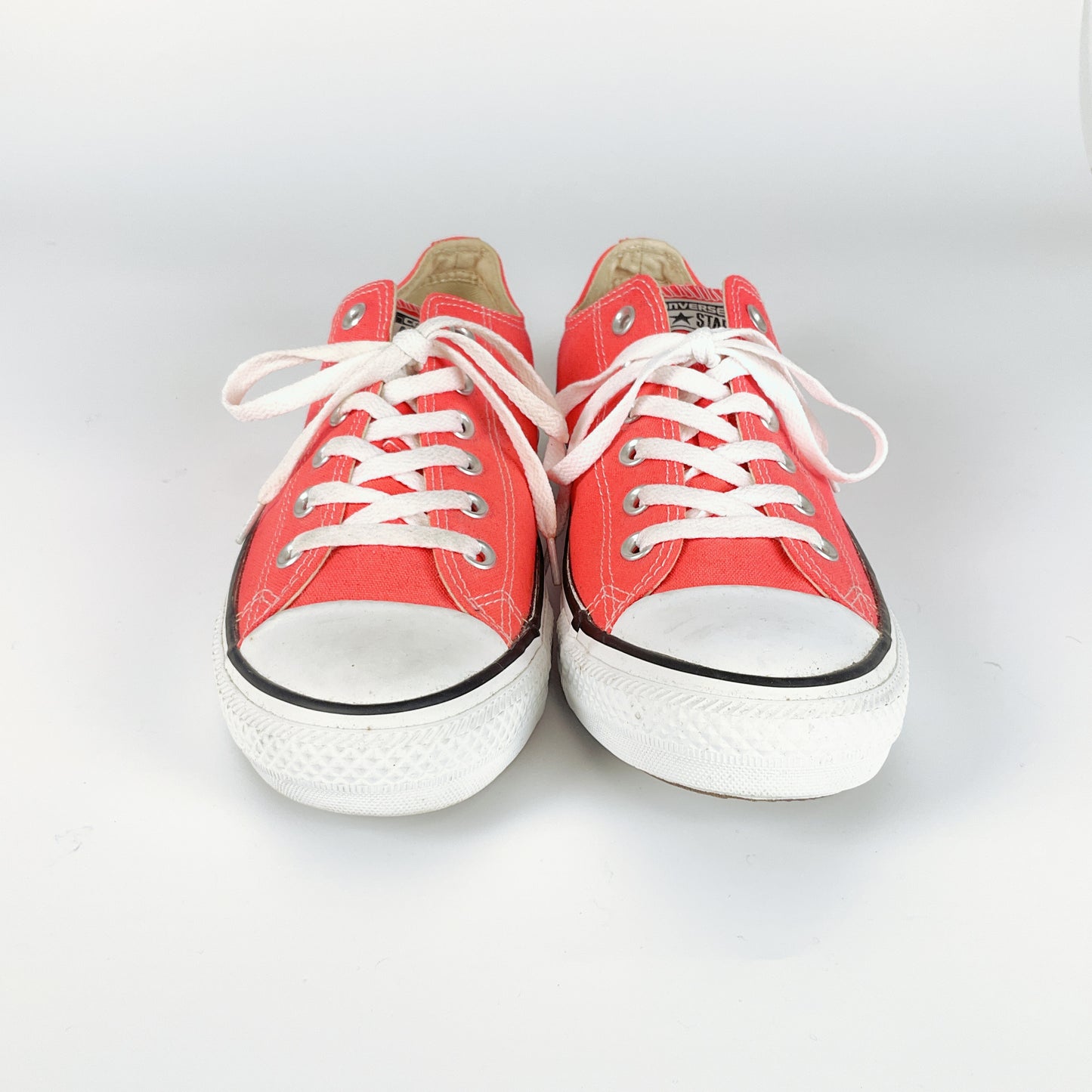 CONVERSE ALL STAR Chuck Taylor Low Top Sneakers in Red (Unisex)