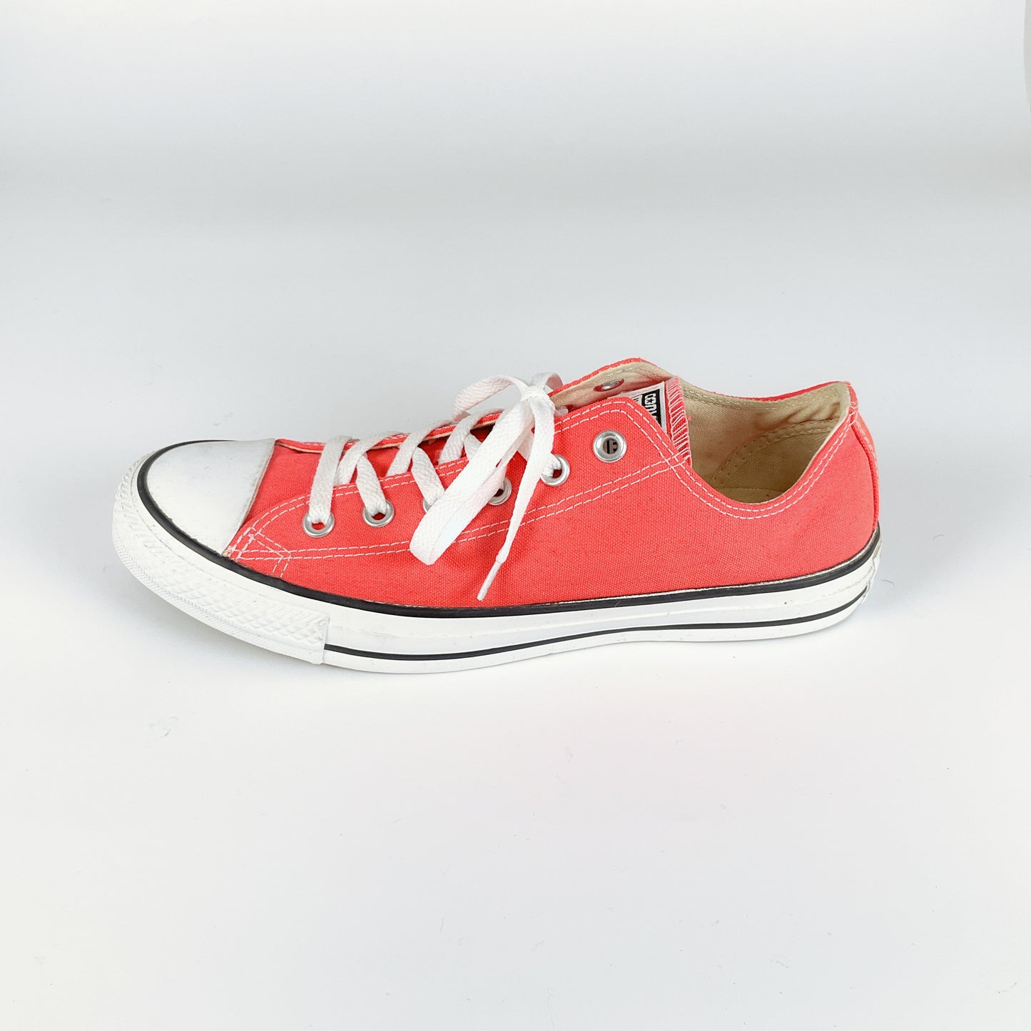 CONVERSE ALL STAR Chuck Taylor Low Top Sneakers in Red (Unisex)