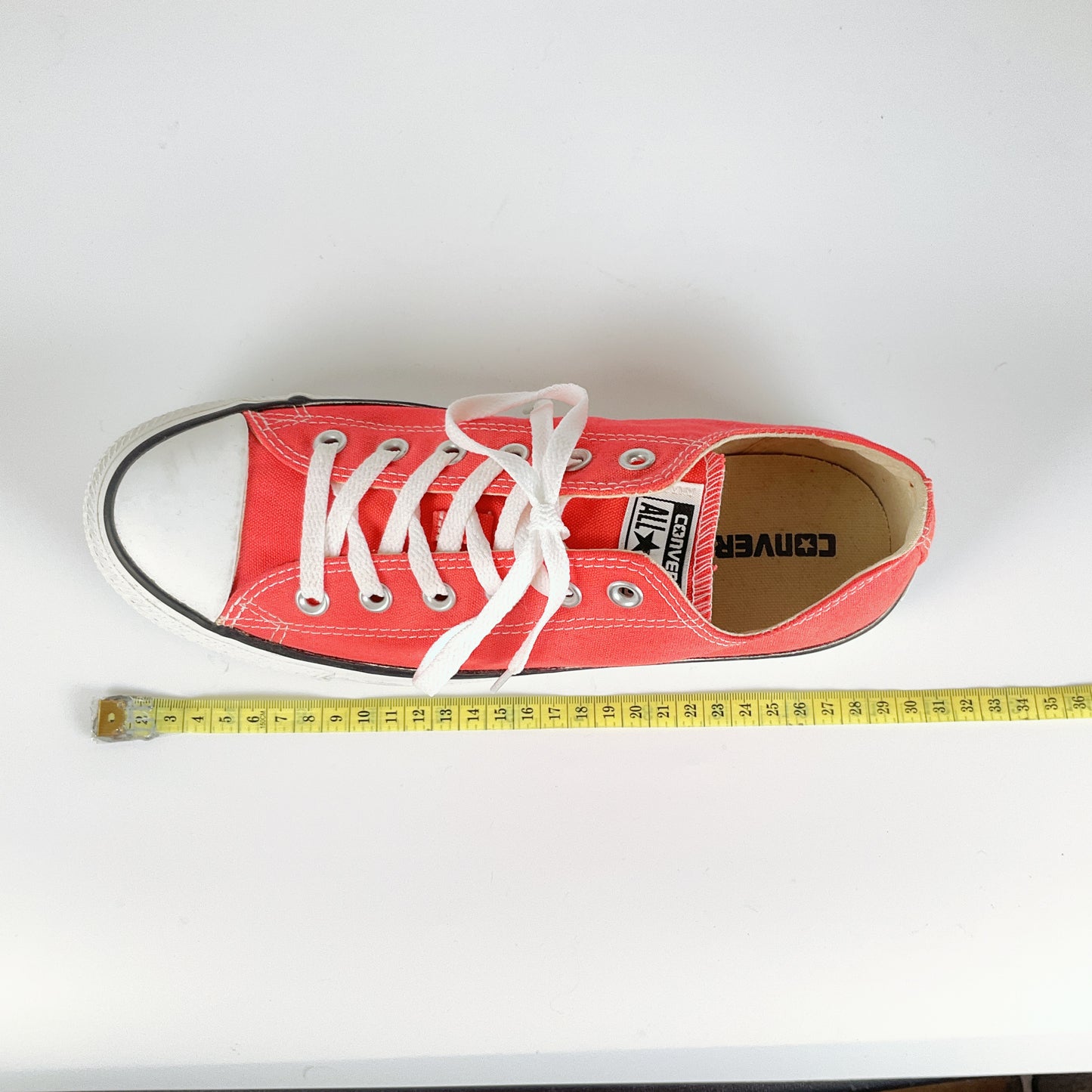 CONVERSE ALL STAR Chuck Taylor Low Top Sneakers in Red (Unisex)