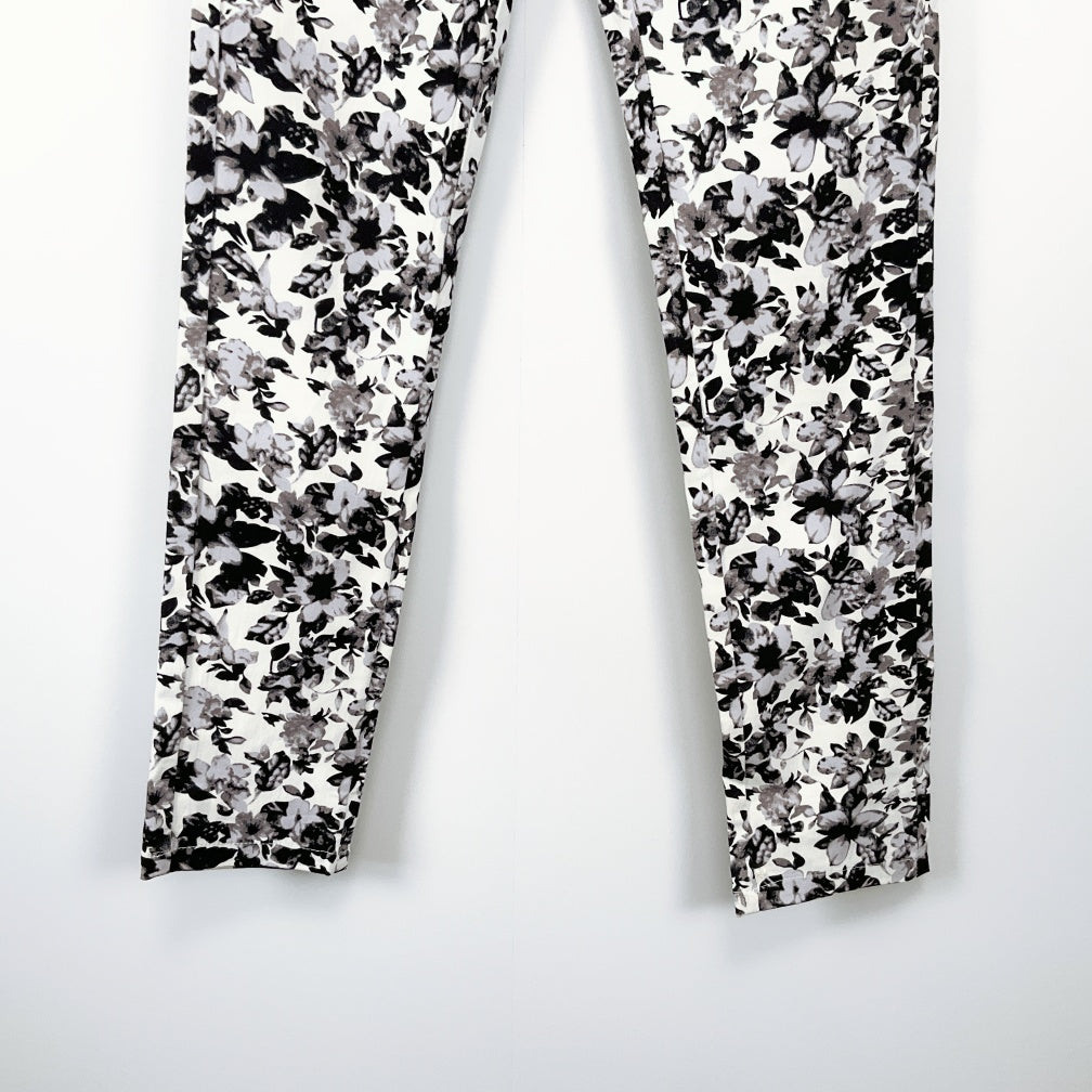 QueenAnne- Black and White Floral Print Skinny Pants