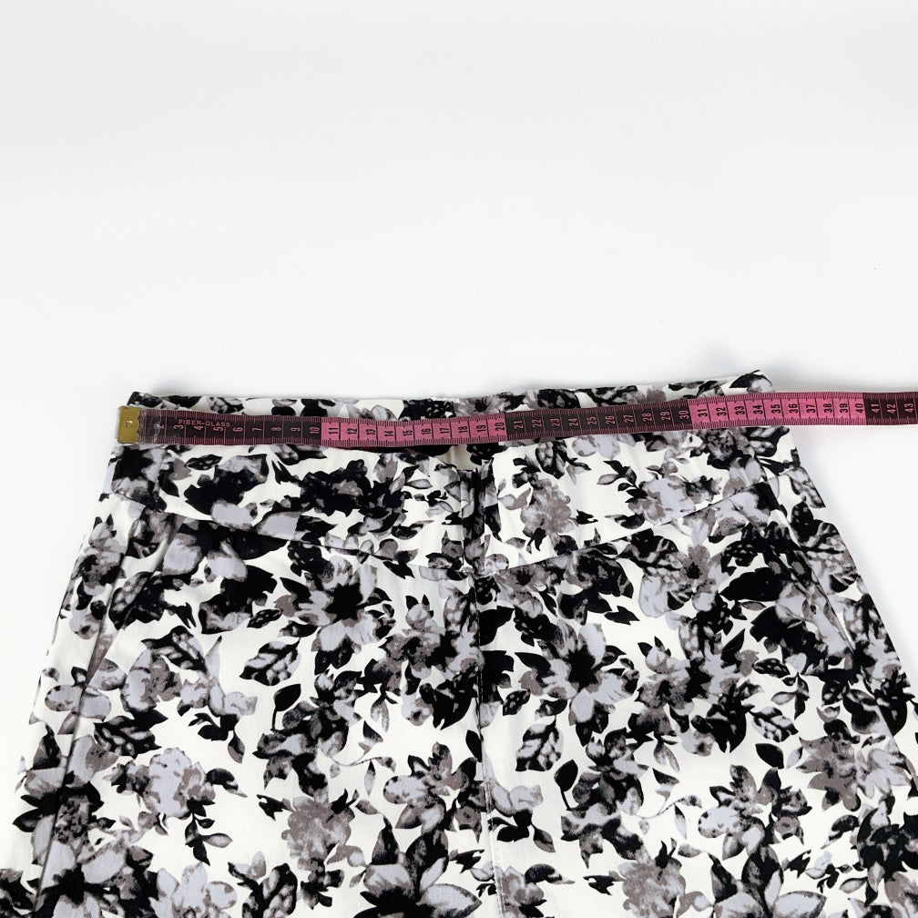 QueenAnne- Black and White Floral Print Skinny Pants
