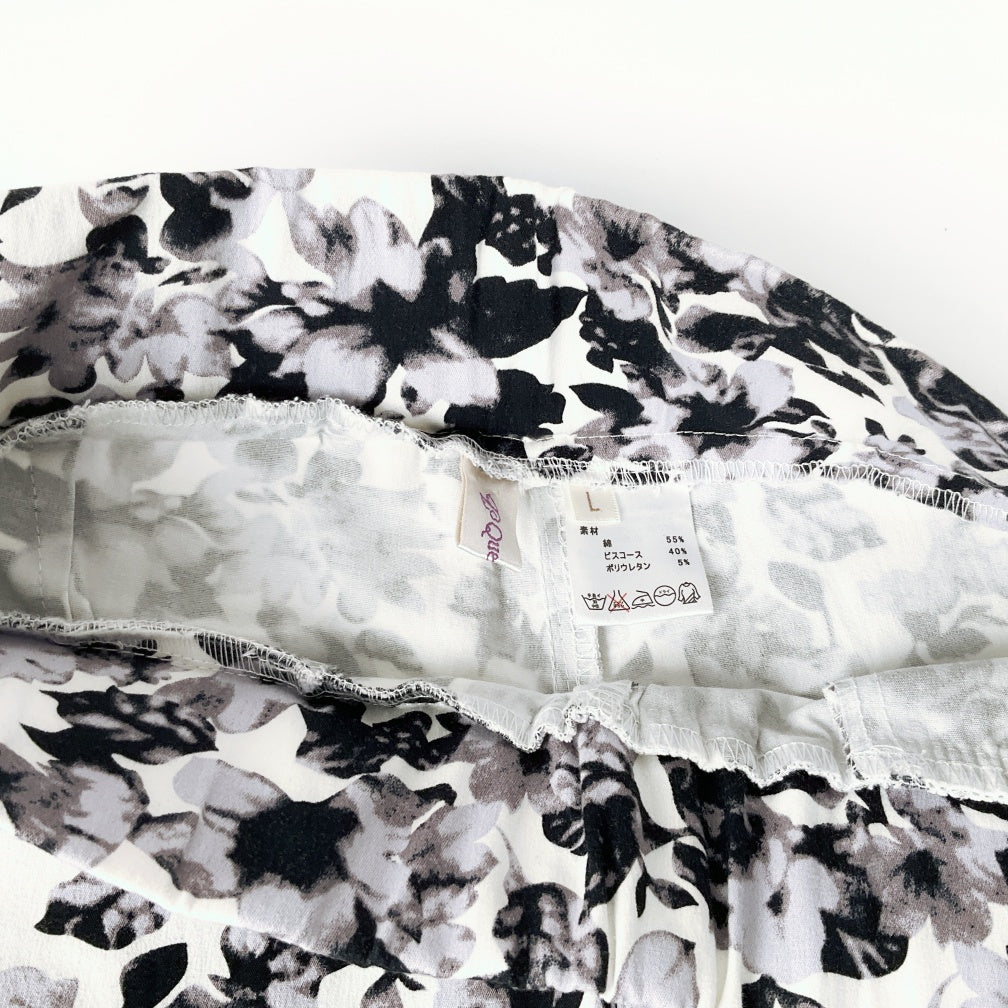QueenAnne- Black and White Floral Print Skinny Pants