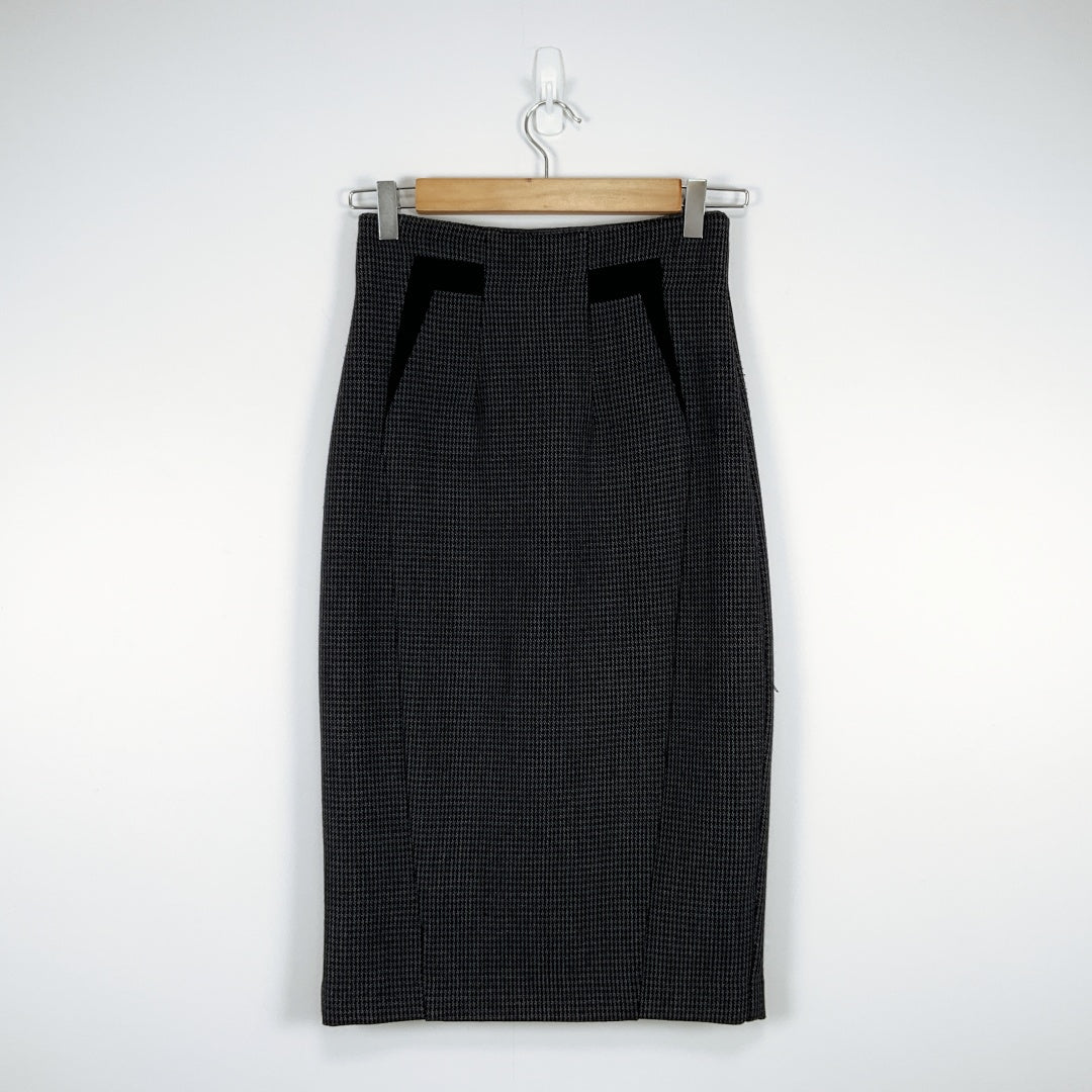 CUE - Midi Pencil Skirt in Black Plaid Design