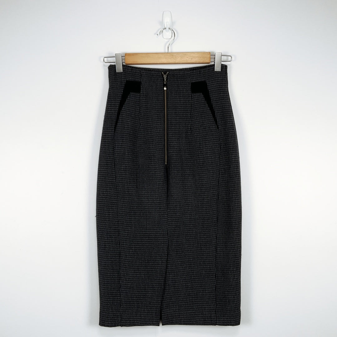 CUE - Midi Pencil Skirt in Black Plaid Design