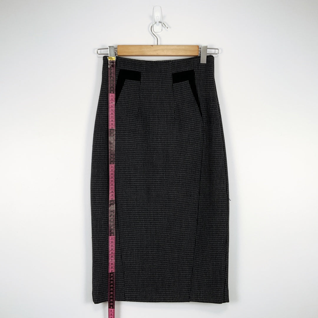 CUE - Midi Pencil Skirt in Black Plaid Design