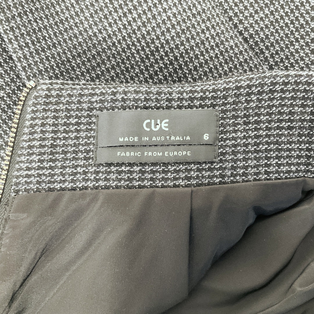 CUE - Midi Pencil Skirt in Black Plaid Design