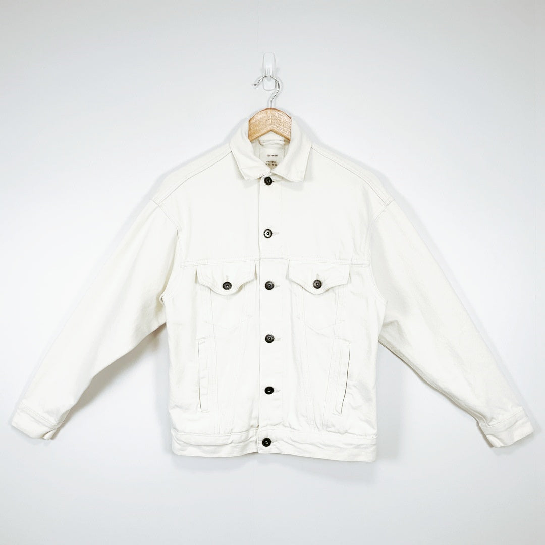 Cotton On - Denim Jacket in White with Contrast Buttons