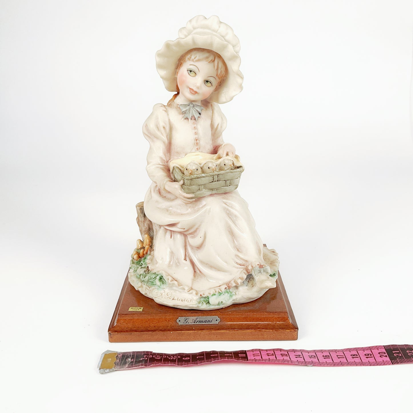 Giuseppe Armani “Girl with chickens” Collectible Figurine