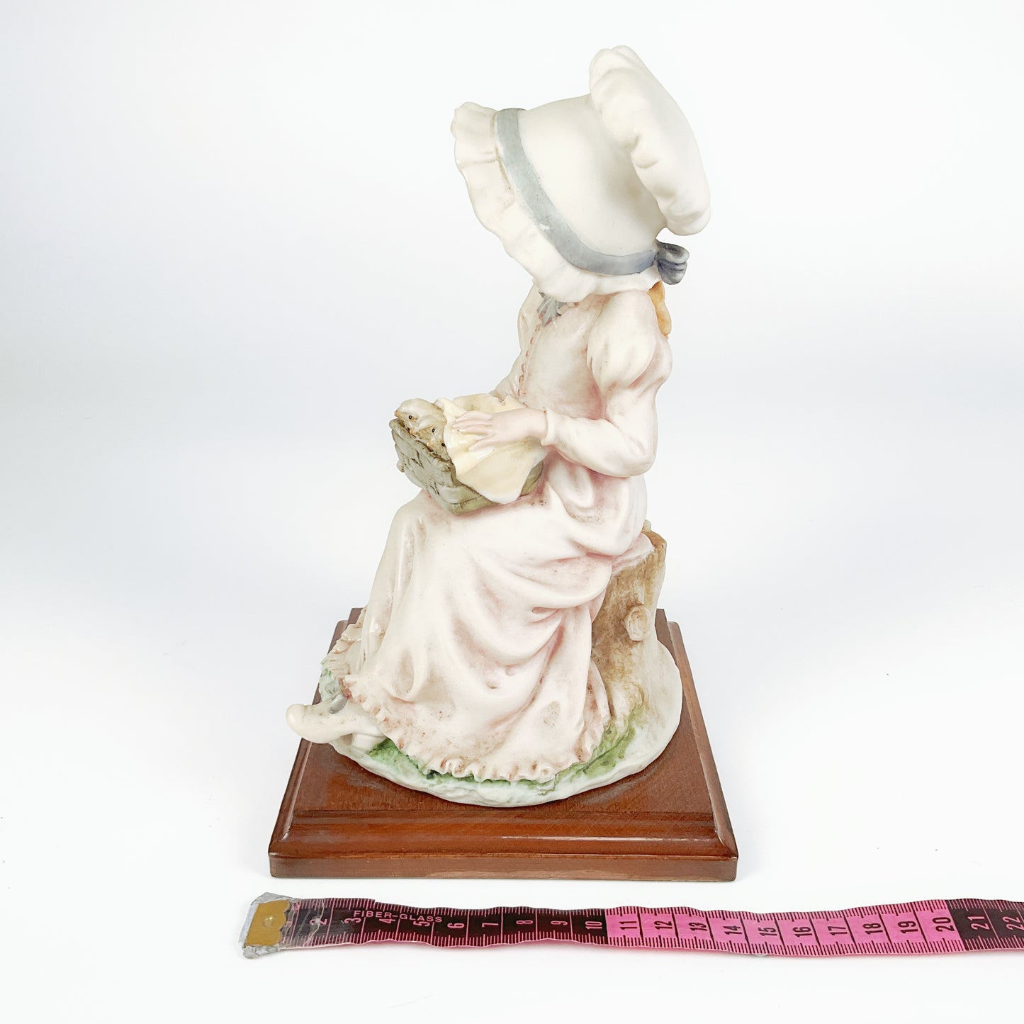Giuseppe Armani “Girl with chickens” Collectible Figurine