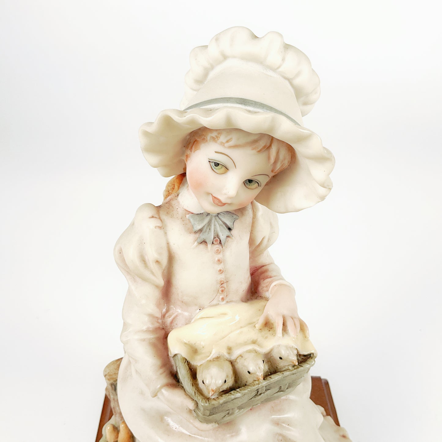 Giuseppe Armani “Girl with chickens” Collectible Figurine