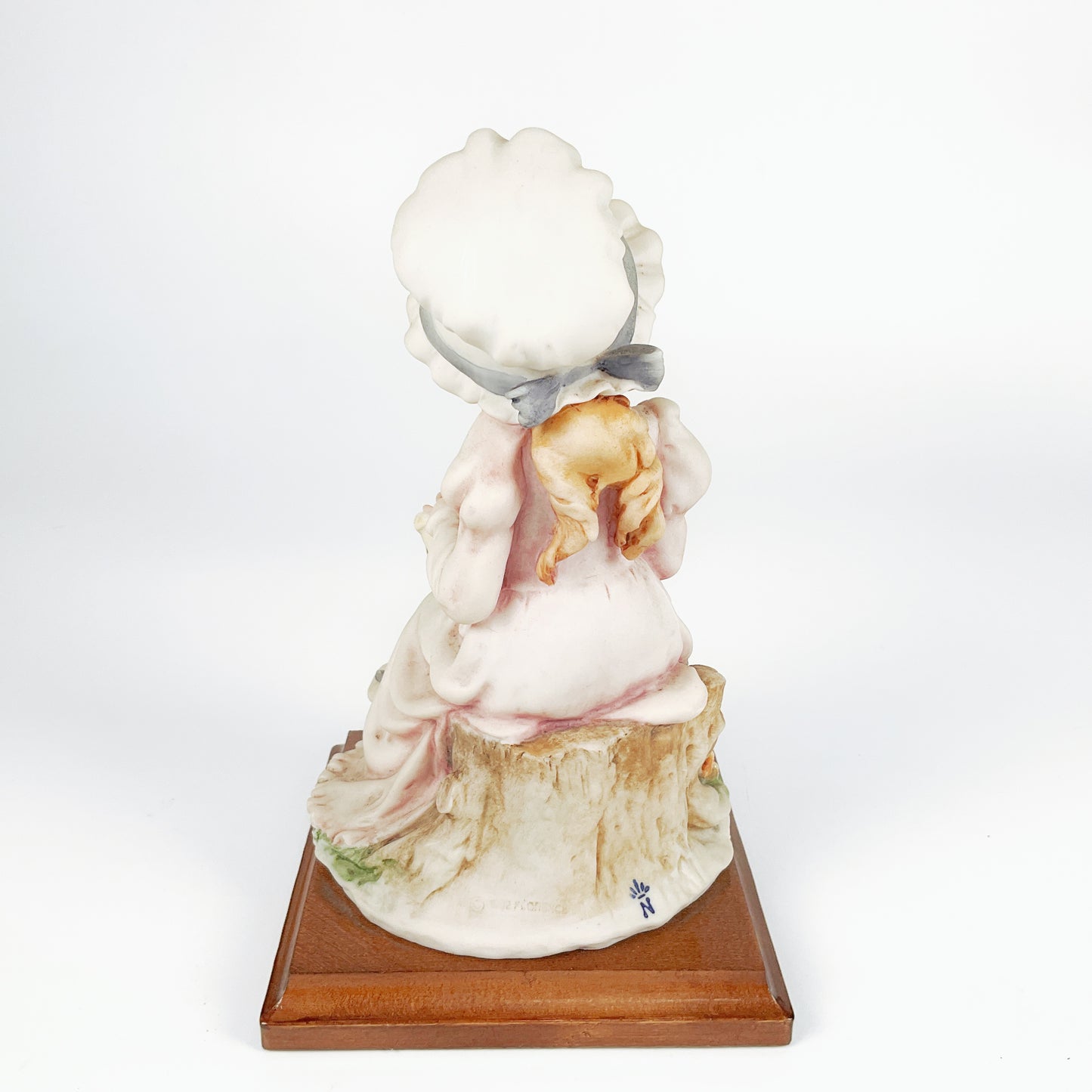 Giuseppe Armani “Girl with chickens” Collectible Figurine