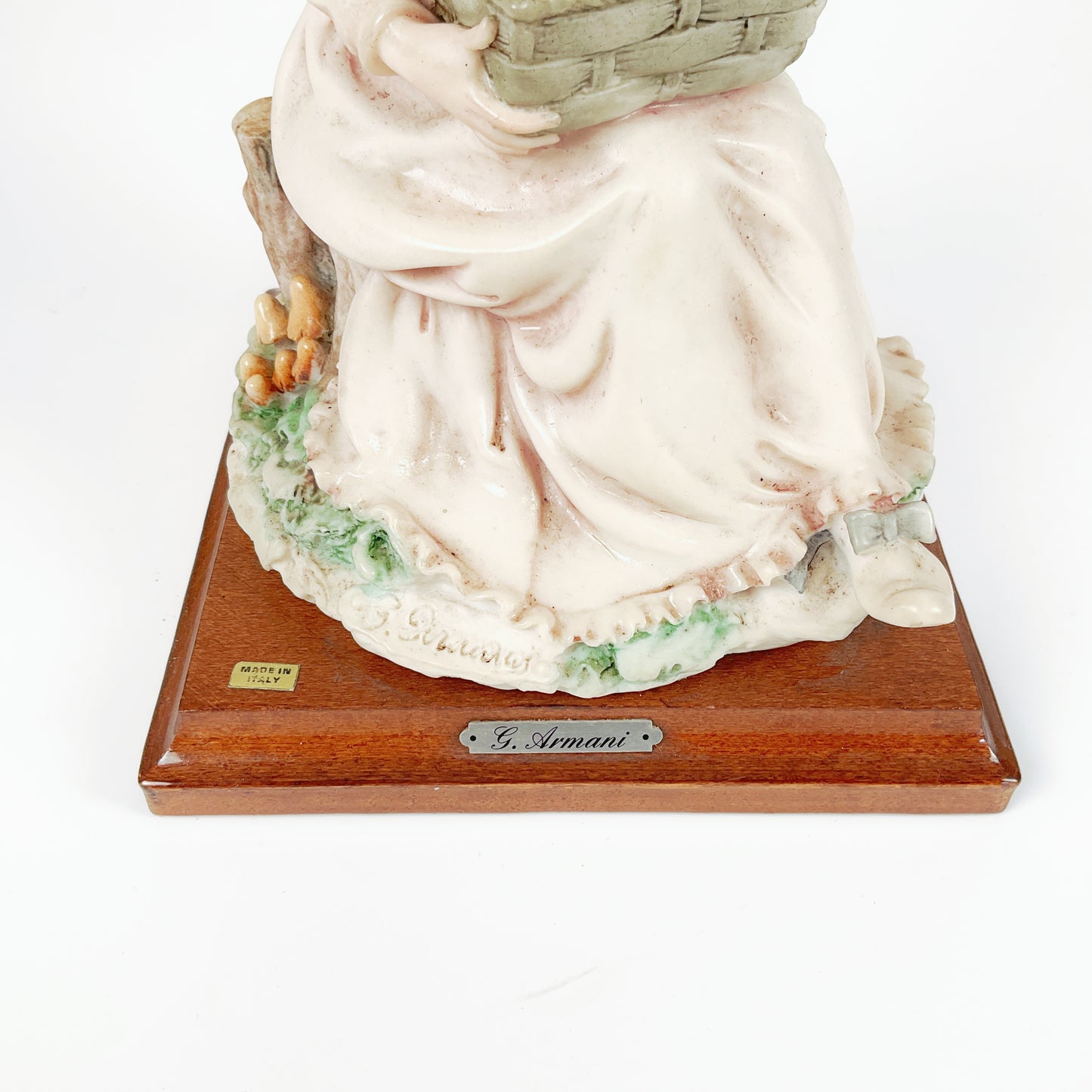 Giuseppe Armani “Girl with chickens” Collectible Figurine