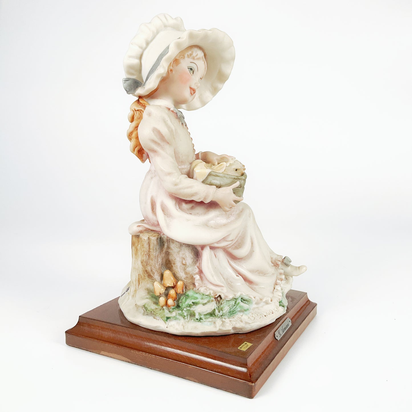 Giuseppe Armani “Girl with chickens” Collectible Figurine