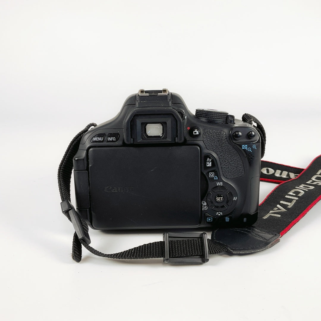 Canon EOS 600D DSLR Kit