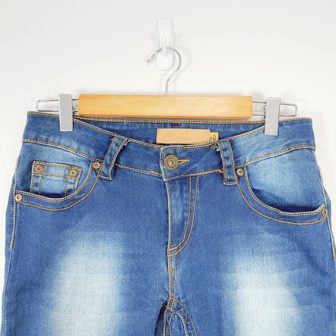 Blockout - Women’s Jeans in Denim Blue