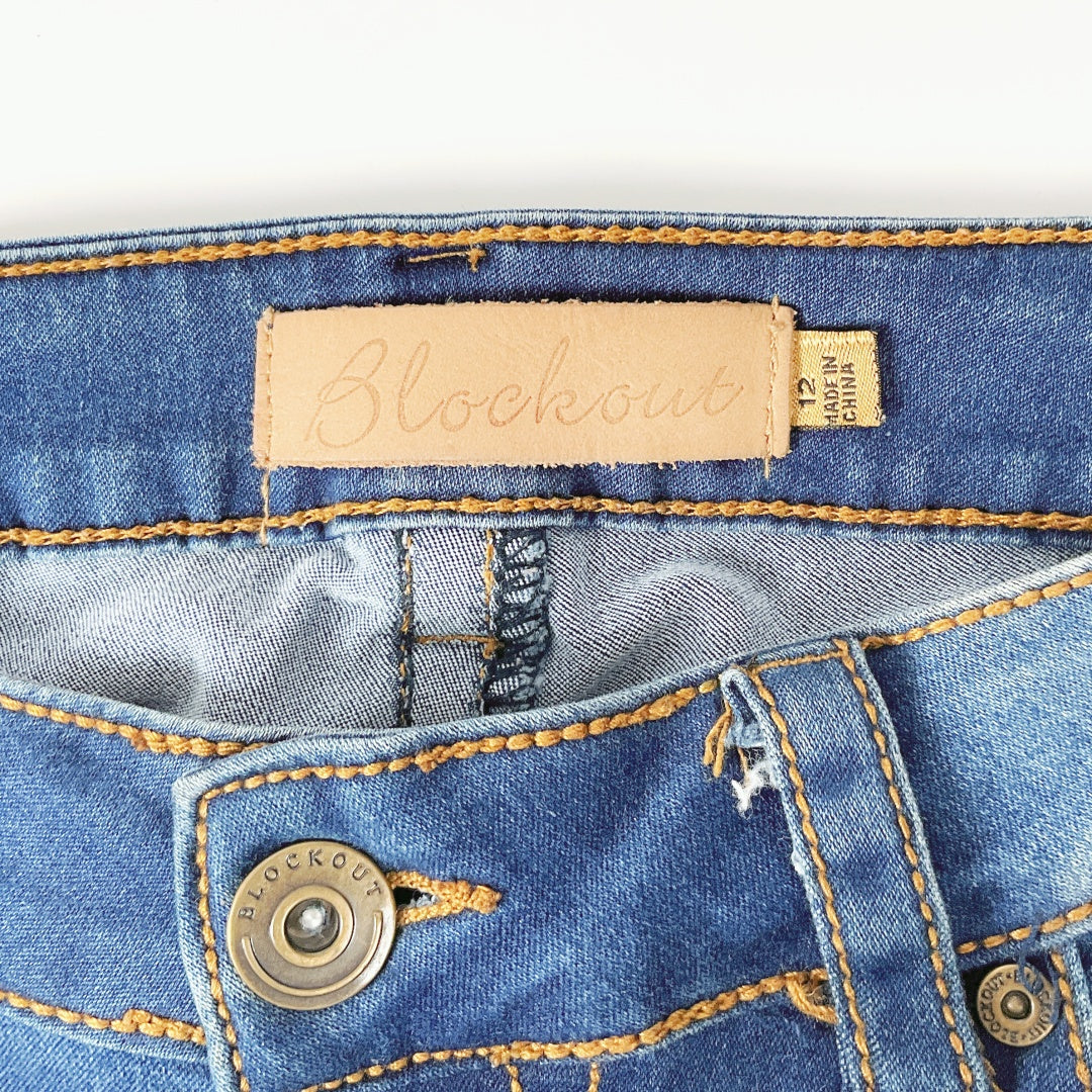 Blockout - Women’s Jeans in Denim Blue