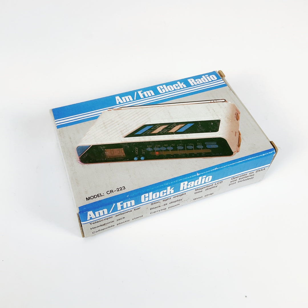 Vintage White AM/FM Alarm Clock Radio CR-223