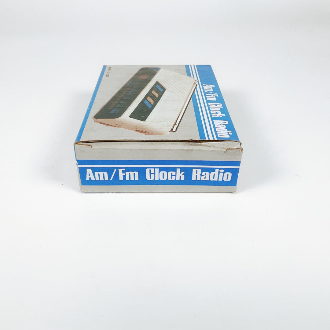 Vintage White AM/FM Alarm Clock Radio CR-223