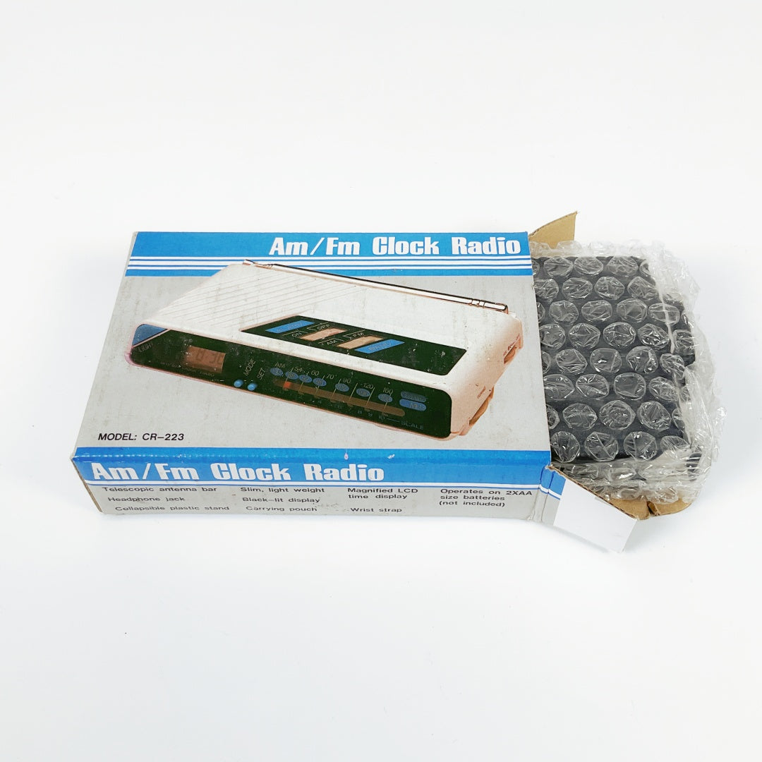 Vintage White AM/FM Alarm Clock Radio CR-223
