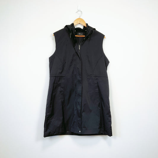 Yvonne Black - Sleeveless Vest Coat