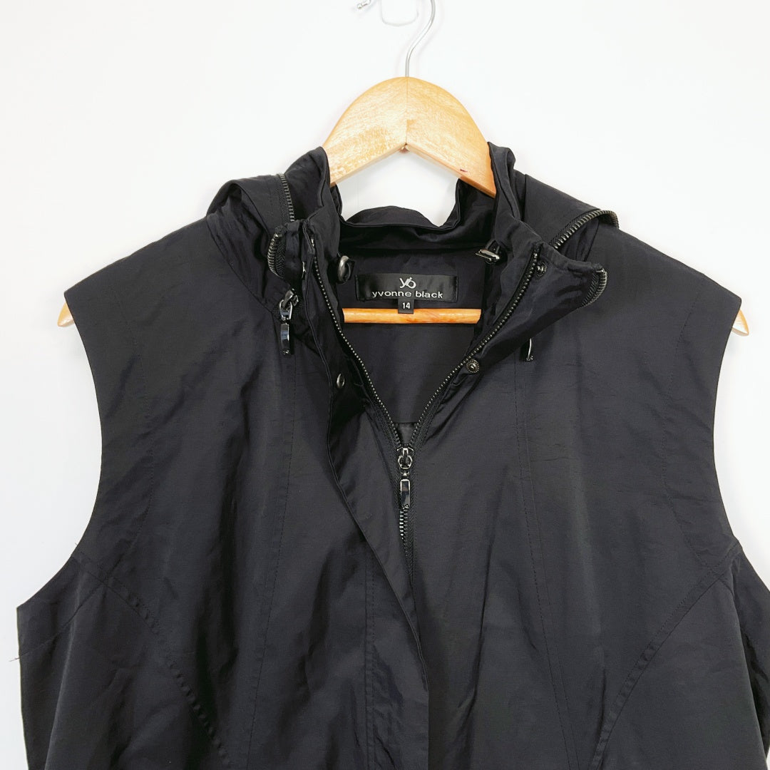 Yvonne Black - Sleeveless Vest Coat