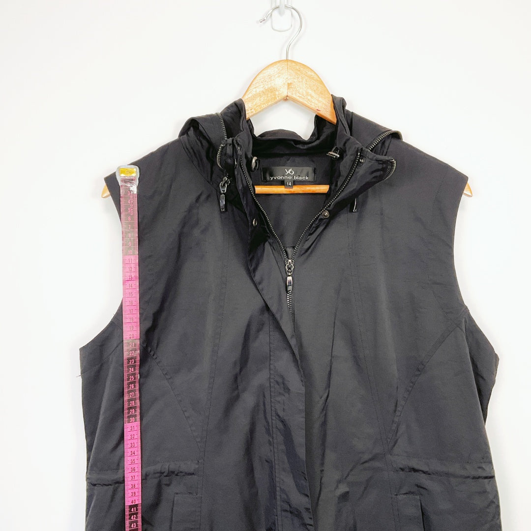 Yvonne Black - Sleeveless Vest Coat