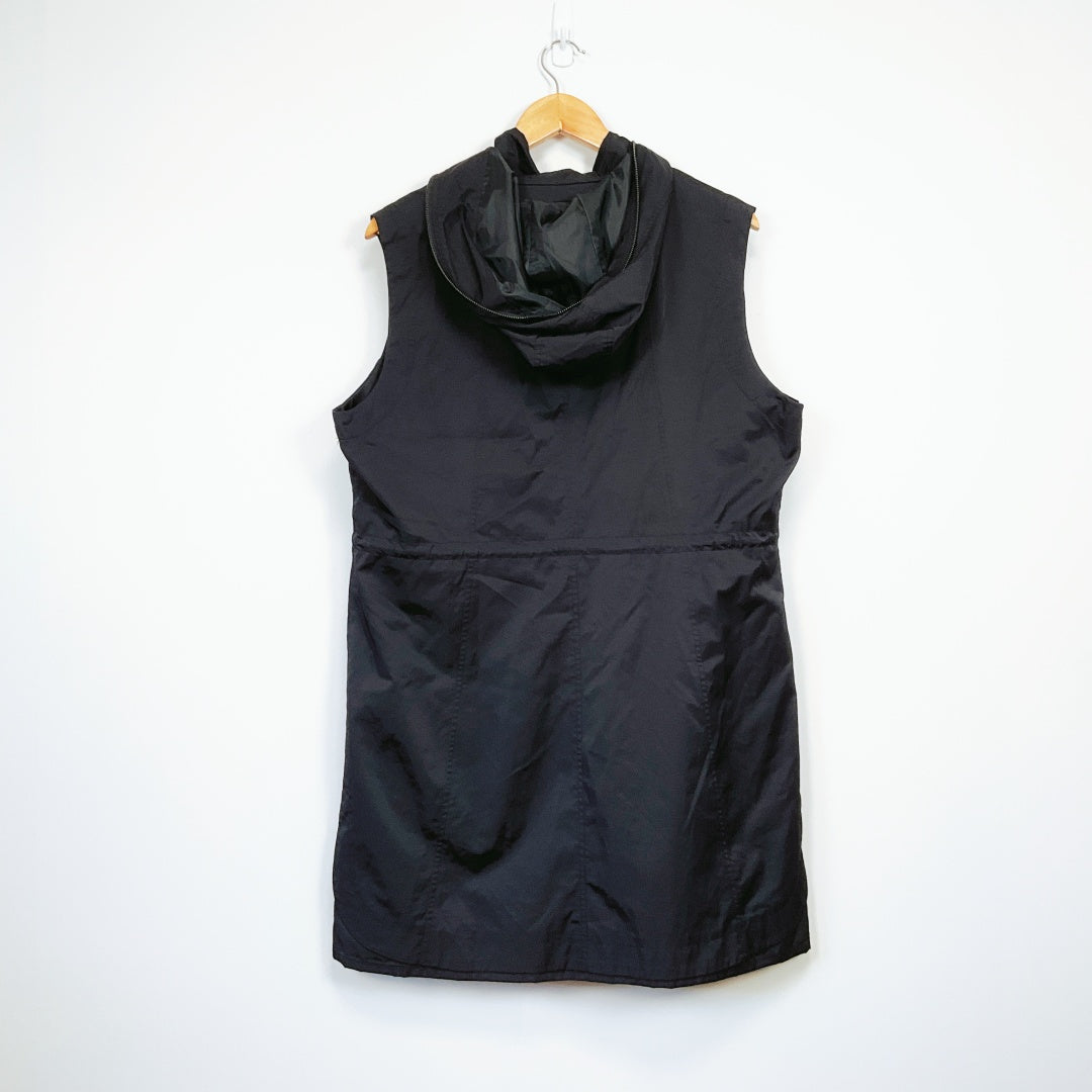 Yvonne Black - Sleeveless Vest Coat