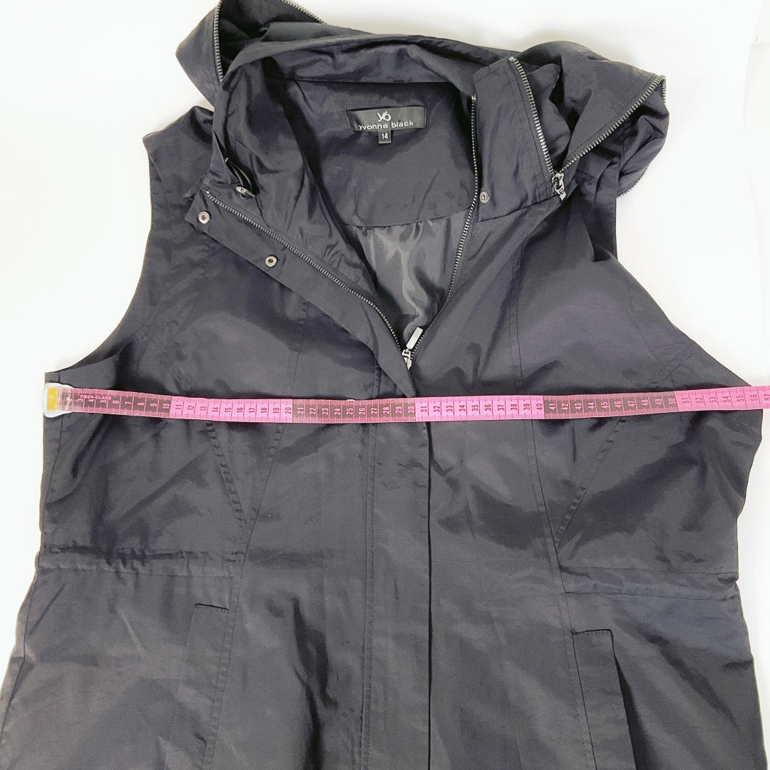 Yvonne Black - Sleeveless Vest Coat