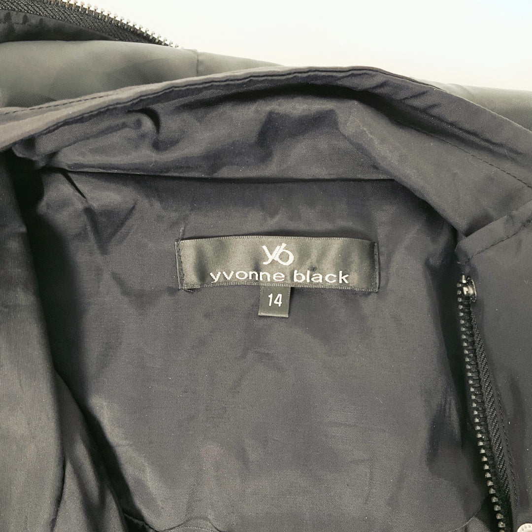 Yvonne Black - Sleeveless Vest Coat