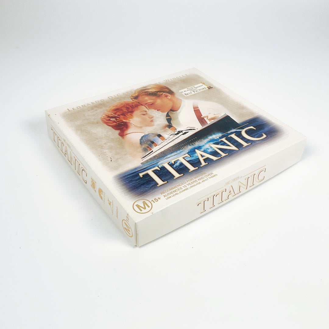 Titanic VHS Video Collectors Box Edition with 35mm Film Cell & 8 Collector Cards