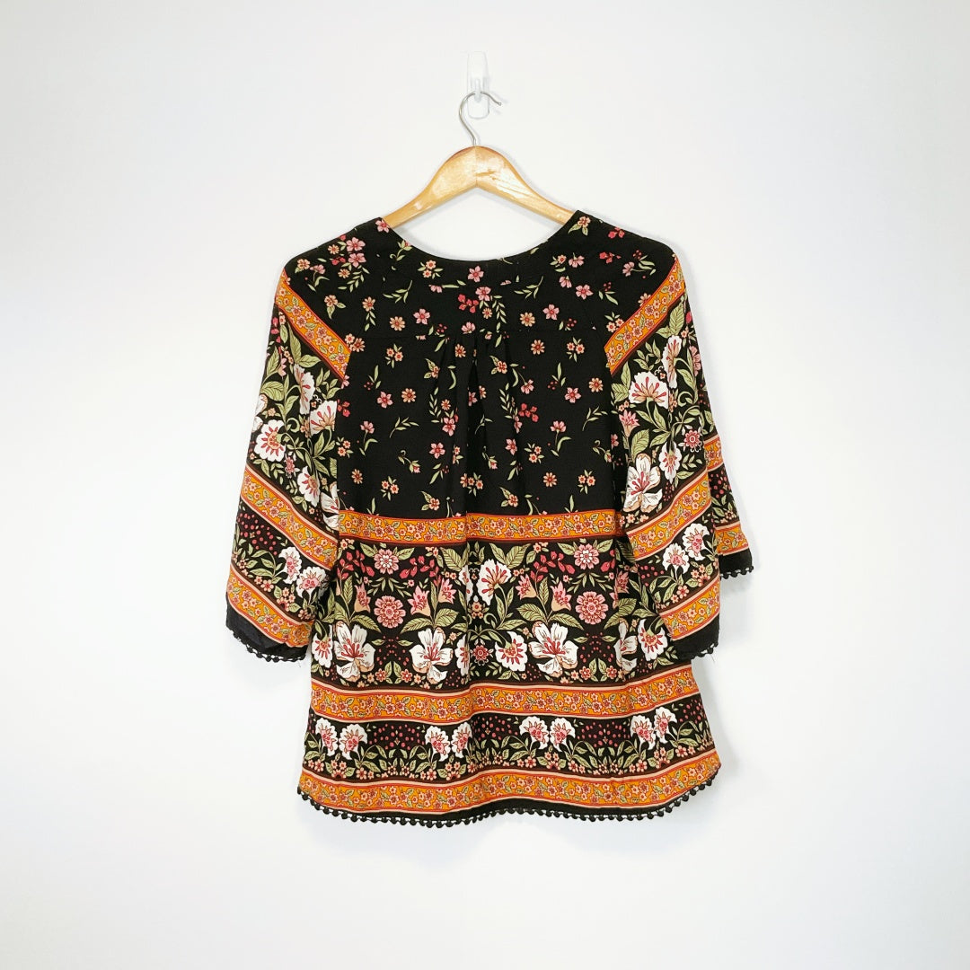 JAASE- Gabriella Top: Deep V Neck Crochet Trim Top in Eternity Print