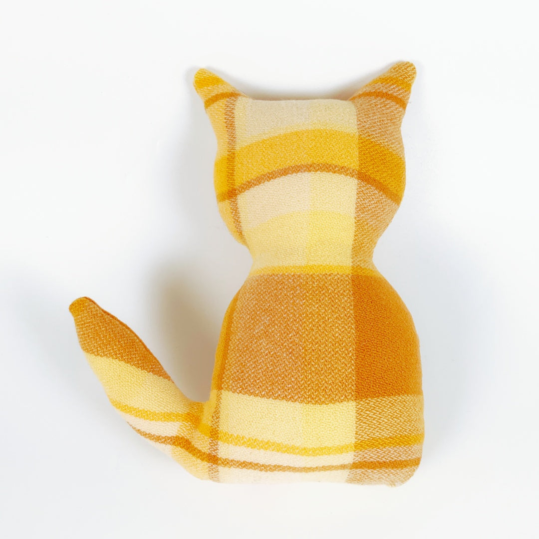 Artearoa – Blanket Cat – Mustard Yellow Check