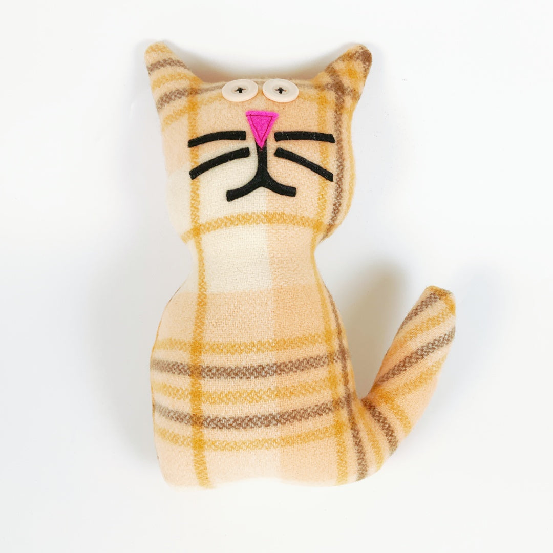 Artearoa – Blanket Cat – Peach Check