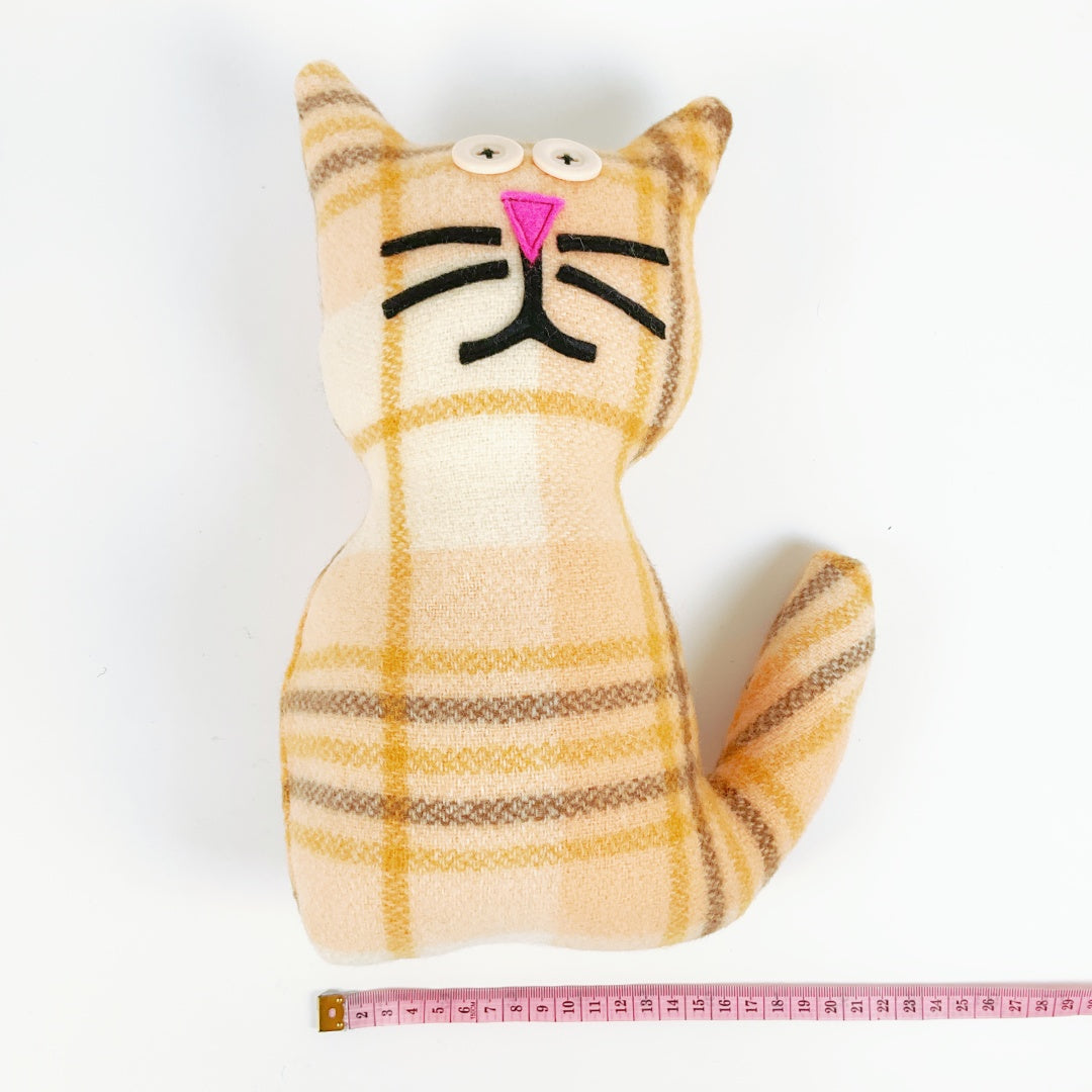 Artearoa – Blanket Cat – Peach Check
