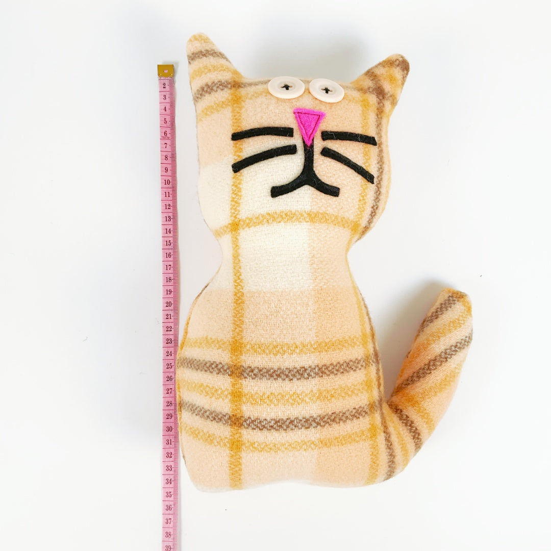 Artearoa – Blanket Cat – Peach Check