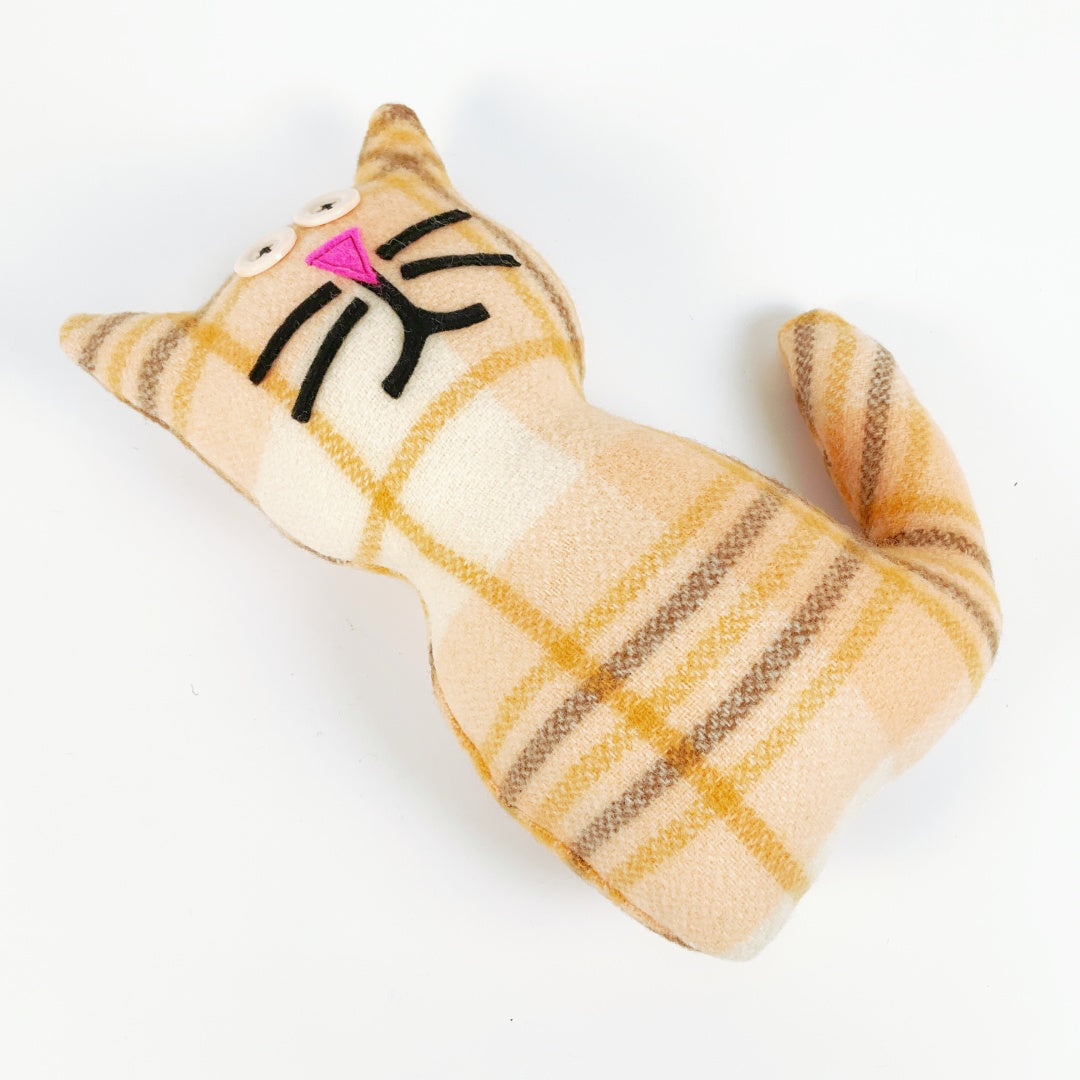 Artearoa – Blanket Cat – Peach Check