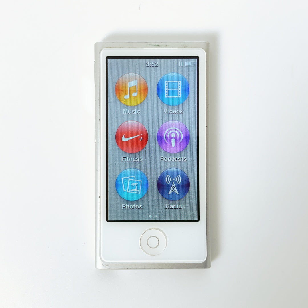 Apple iPod Nano (7th Generation) + JBL Wired Headphones (Bundle)