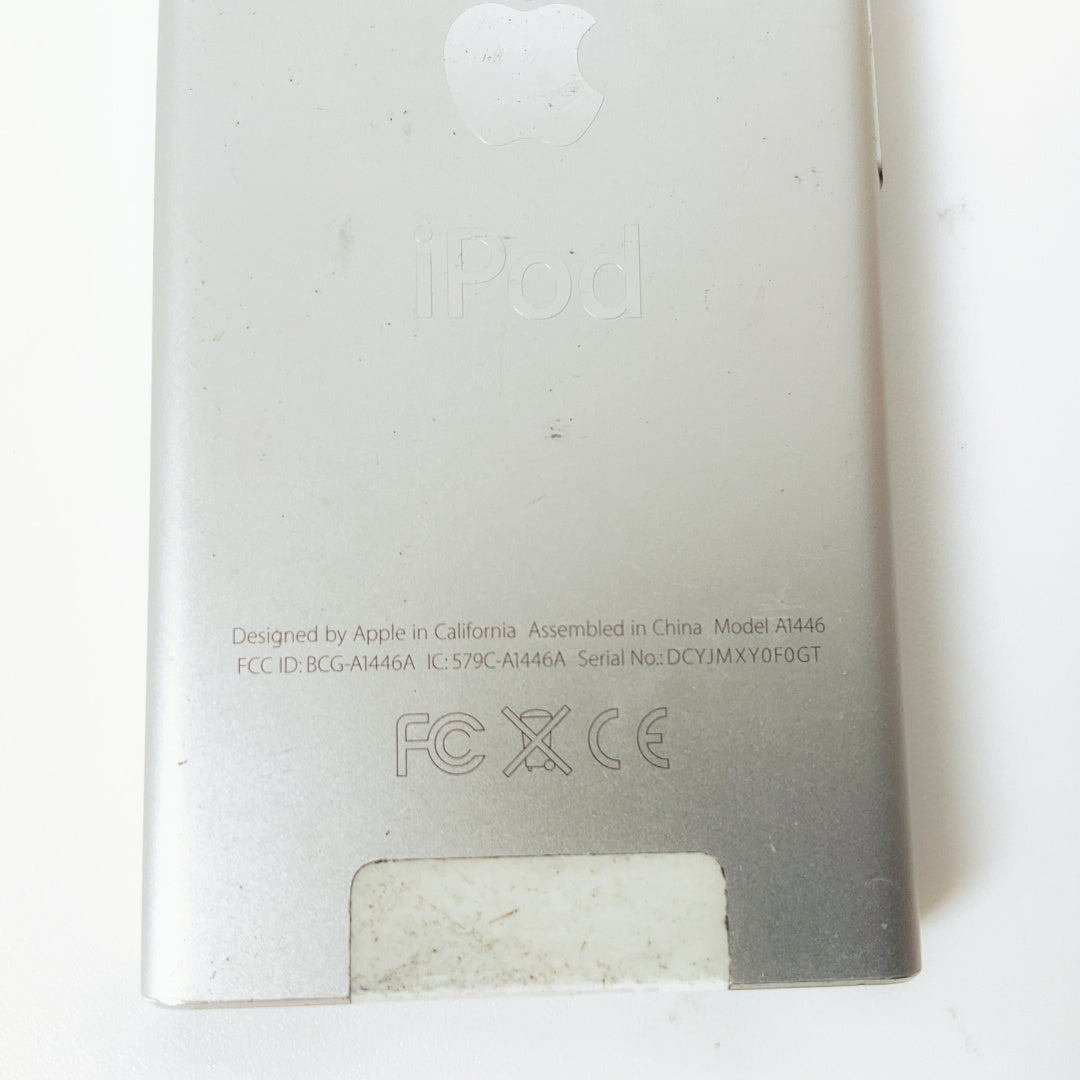 Apple iPod Nano (7th Generation) + JBL Wired Headphones (Bundle)