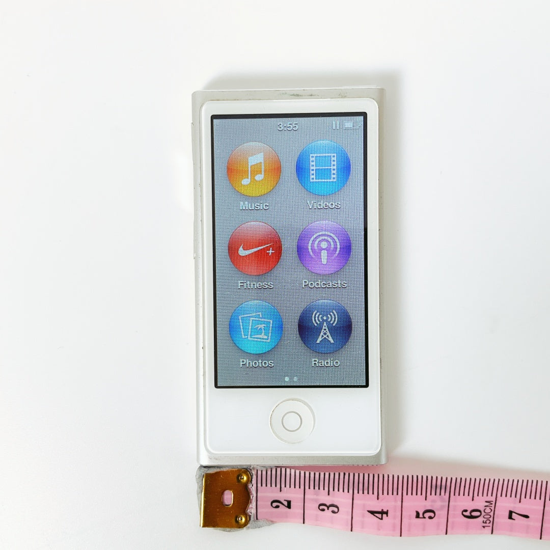 Apple iPod Nano (7th Generation) + JBL Wired Headphones (Bundle)