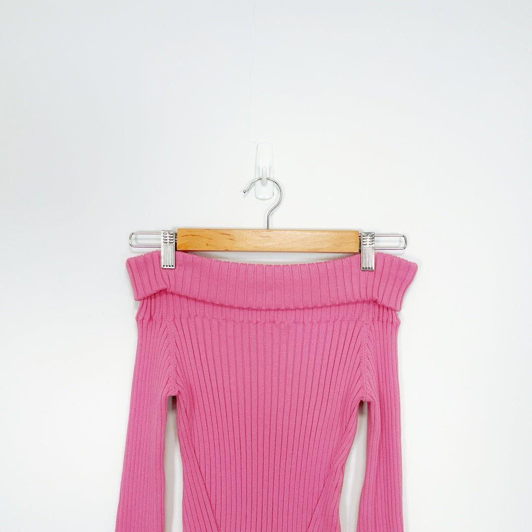 DECJUBA - Pink Ribbed Off-the-Shoulder Knit Top