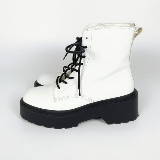 Shubar Jordan - White Boots