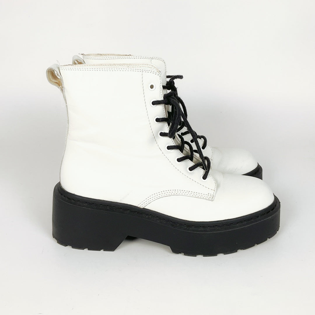 Shubar Jordan - White Boots