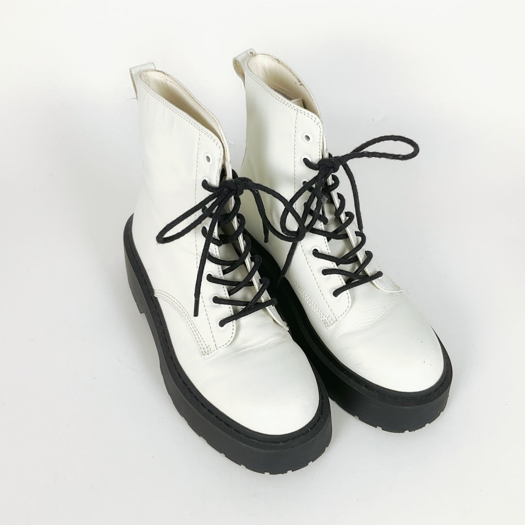 Shubar Jordan - White Boots