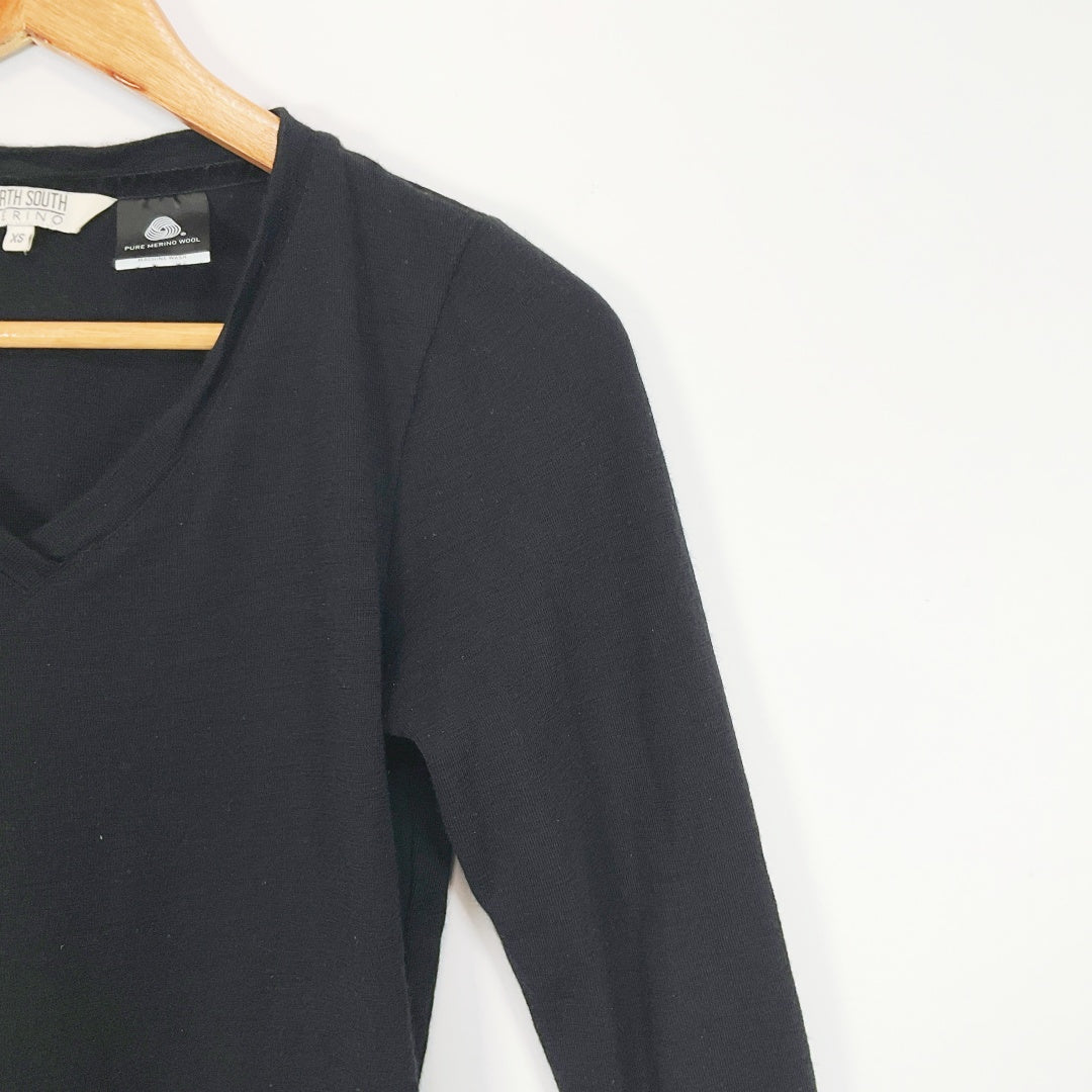 North South - Black Merino Long Sleeve V-Neck Top