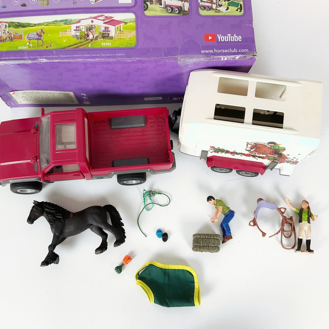 Schleich – Pick up with horse box