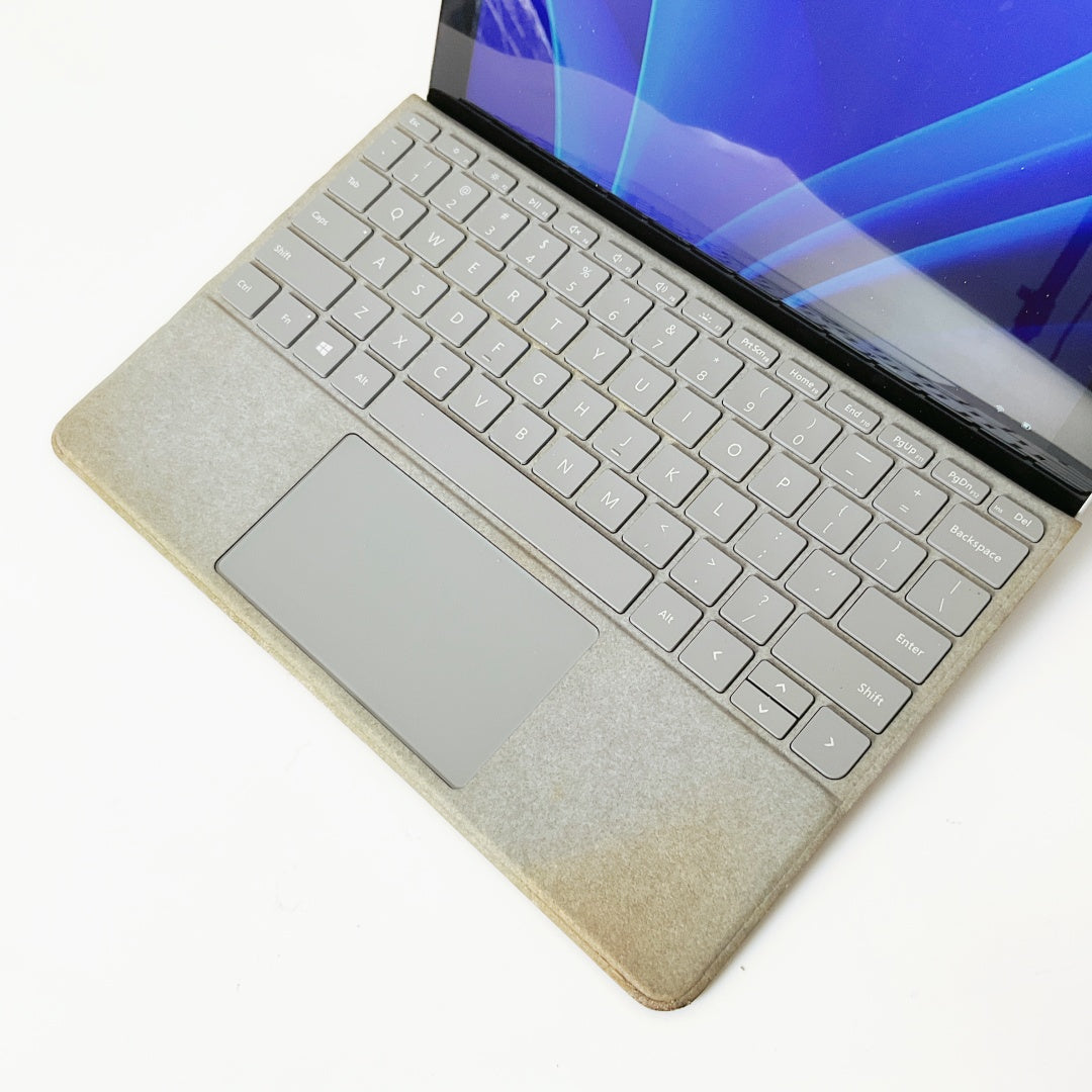 Microsoft Surface Go 1824 – 128GB / 8GB RAM – Reset – With Charger