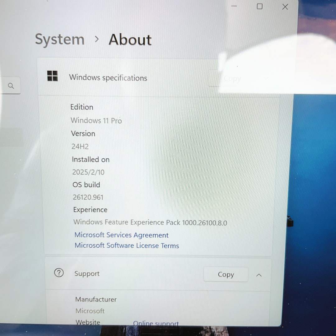 Microsoft Surface Go 1824 – 128GB / 8GB RAM – Reset – With Charger