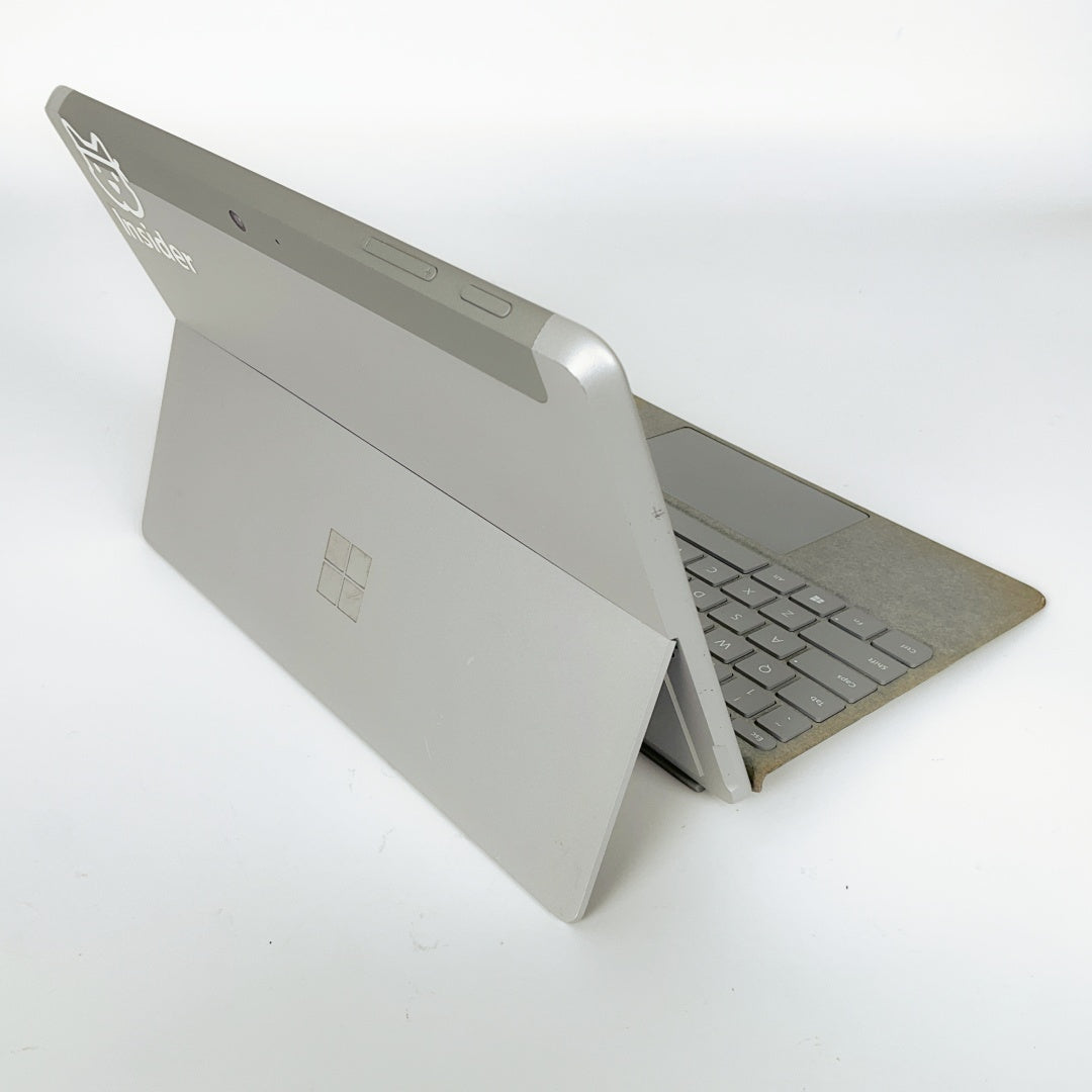 Microsoft Surface Go 1824 – 128GB / 8GB RAM – Reset – With Charger